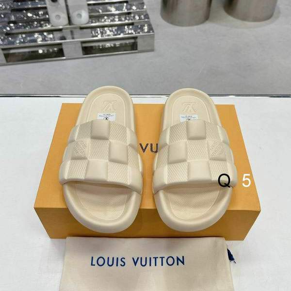 Picture of Louis Vuitton Slippers _SKULVsz38-45WM0171270
